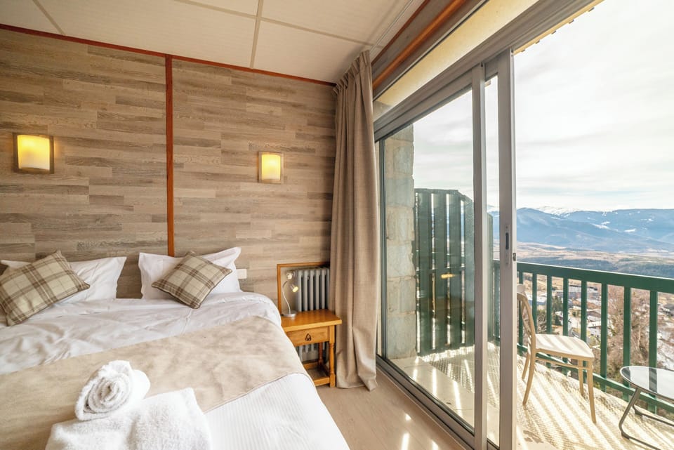 Family Room | Premium bedding, individually decorated, individually furnished, desk