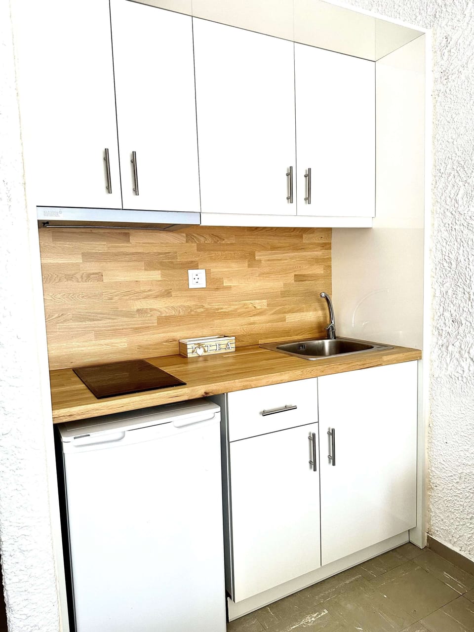 Classic Double Room | Private kitchen | Fridge, stovetop, cookware/dishes/utensils