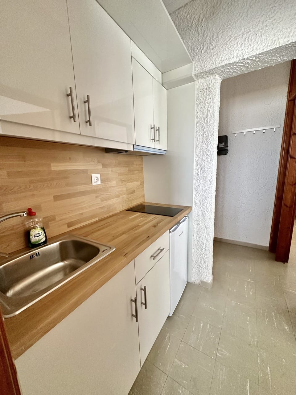 Comfort Apartment | Private kitchen | Fridge, stovetop, cookware/dishes/utensils