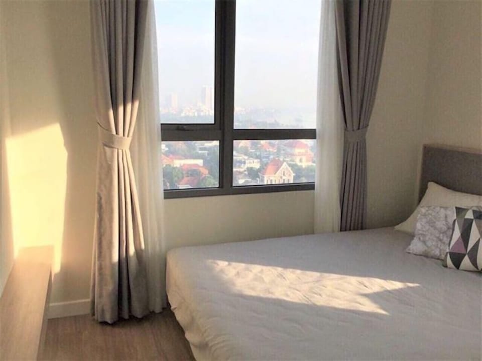 Family Apartment | 2 bedrooms, desk, WiFi (free), bed sheets