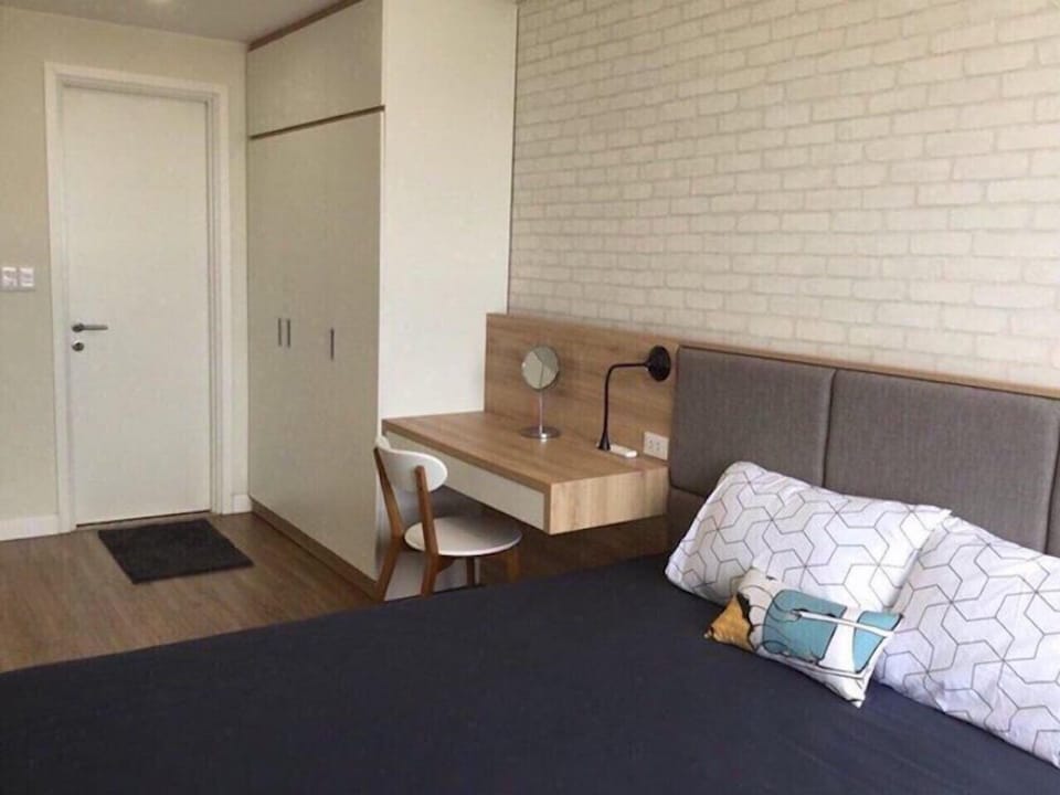 Family Apartment | 2 bedrooms, desk, WiFi (free), bed sheets