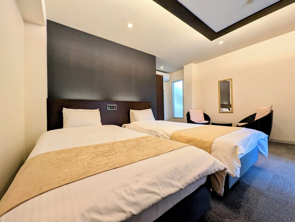 Deluxe Twin Room, 2 Twin Beds, Non Smoking | Desk, soundproofing, free WiFi, bed sheets