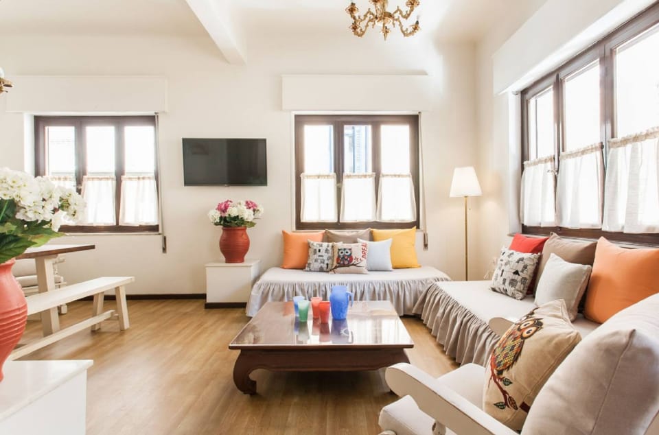 Traditional Apartment, 1 Bedroom, City View, Corner | Living area | 46-inch flat-screen TV with satellite channels, Smart TV, Netflix