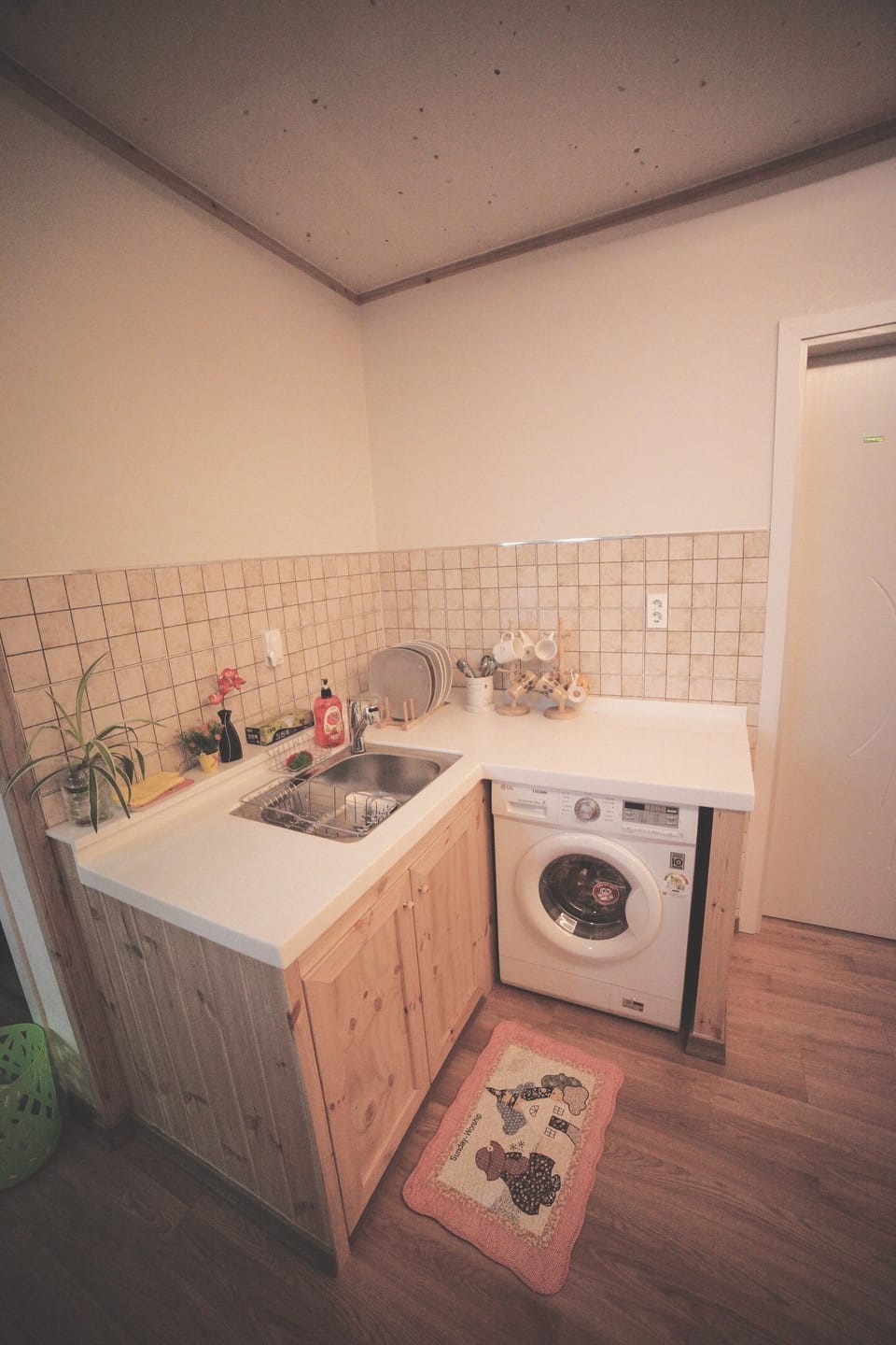 Fridge, microwave, cookware/dishes/utensils