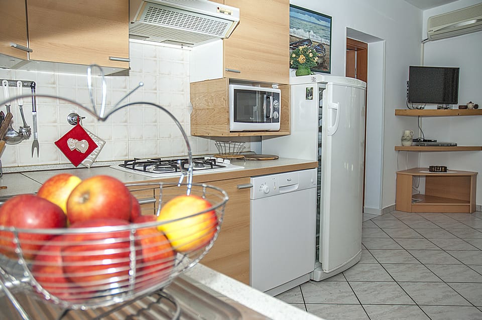 Apartment, 2 Bedrooms (8 Adults) | Private kitchen | Fridge, microwave, stovetop, dishwasher