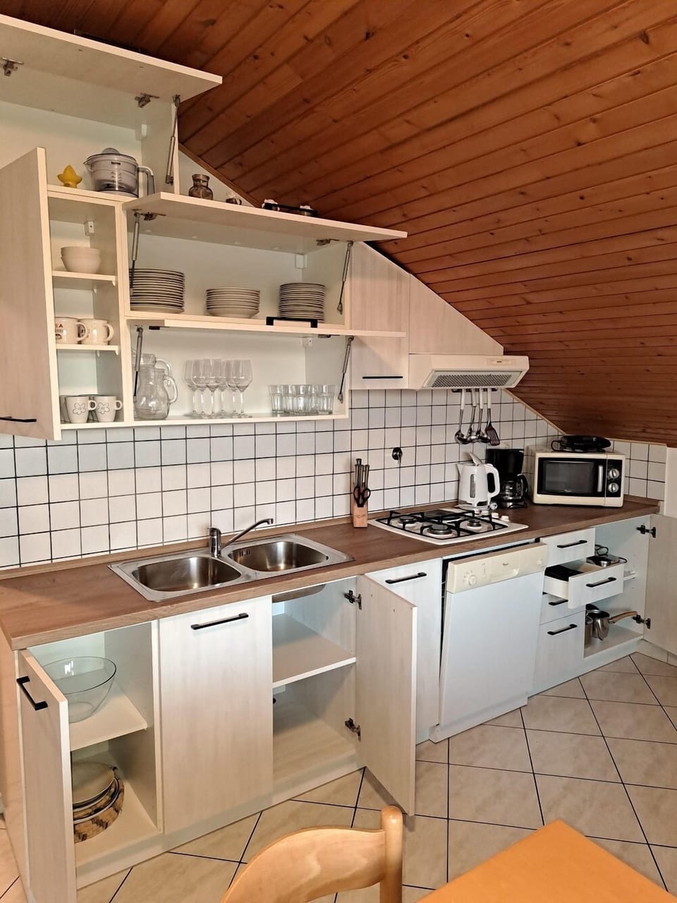 Apartment, 2 Bedrooms (6 Adults) | Private kitchen | Fridge, microwave, stovetop, dishwasher