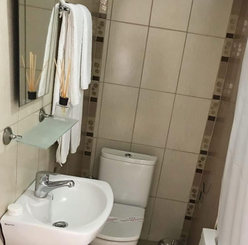 Bathtub, deep soaking tub, hair dryer, slippers