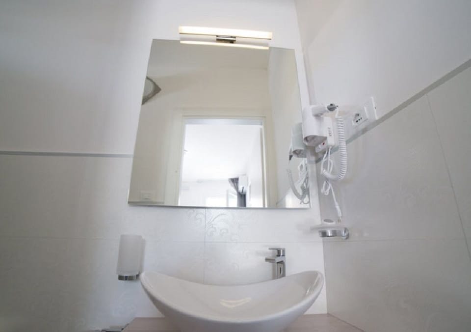 Bathroom sink