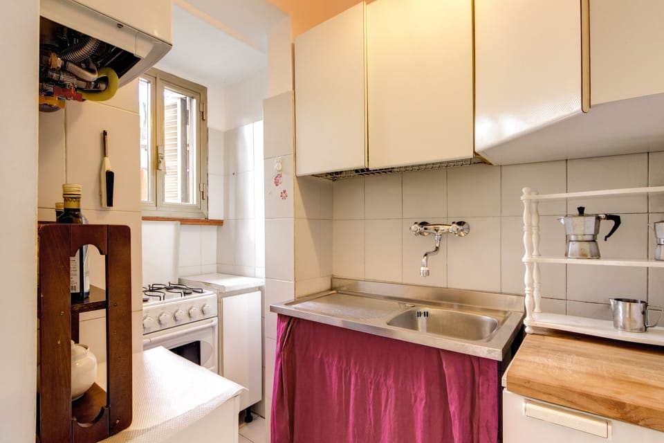 Full-size fridge, oven, stovetop, espresso maker