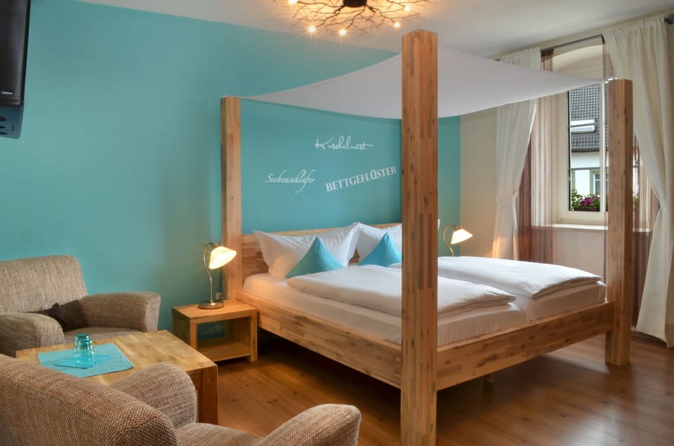 Double Room, Annex Building | Individually decorated, individually furnished, desk, iron/ironing board