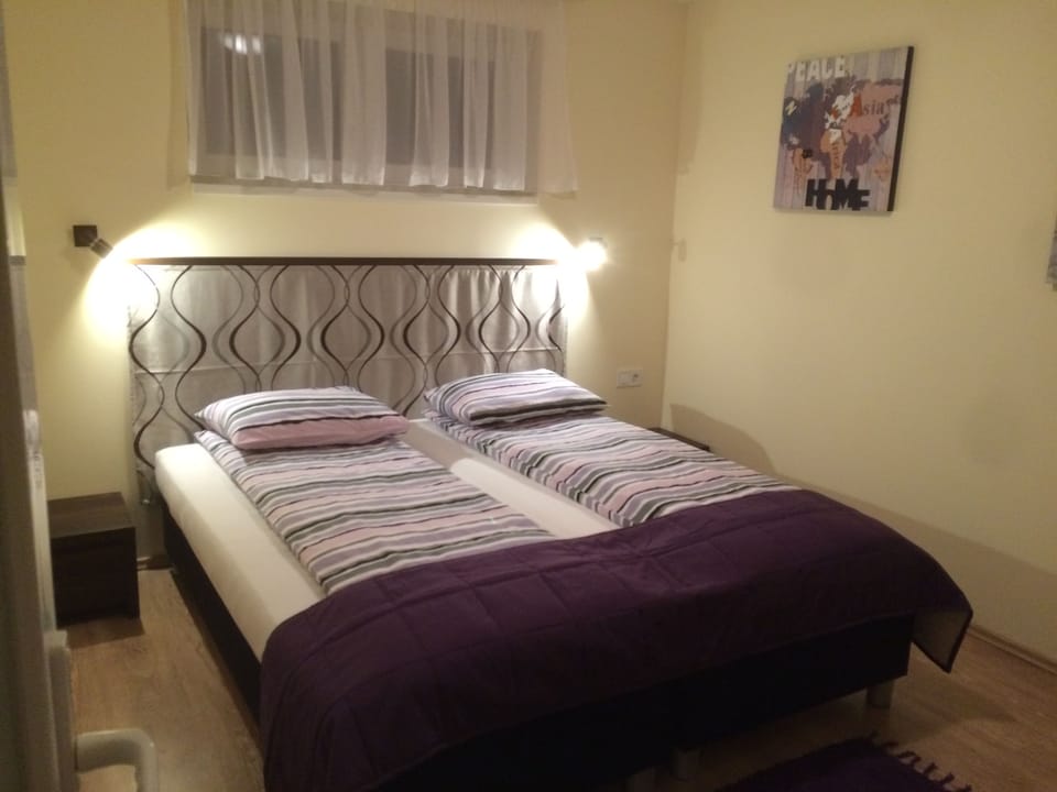 WiFi (free), bed sheets
