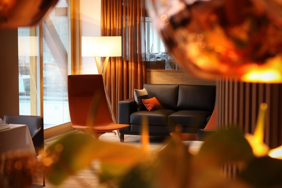 Lobby lounge