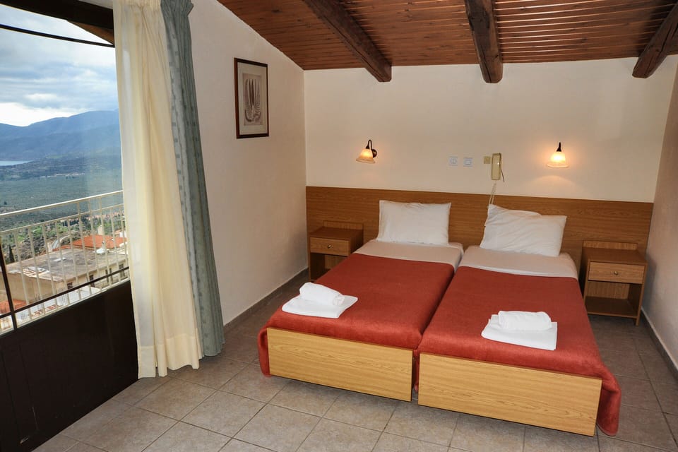 Twin Room, Bay View | Desk, free WiFi, bed sheets