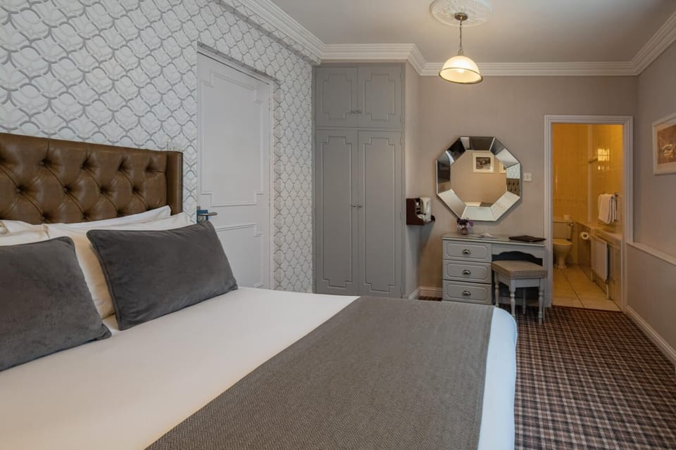 Classic Double Room | Iron/ironing board, rollaway beds, free WiFi