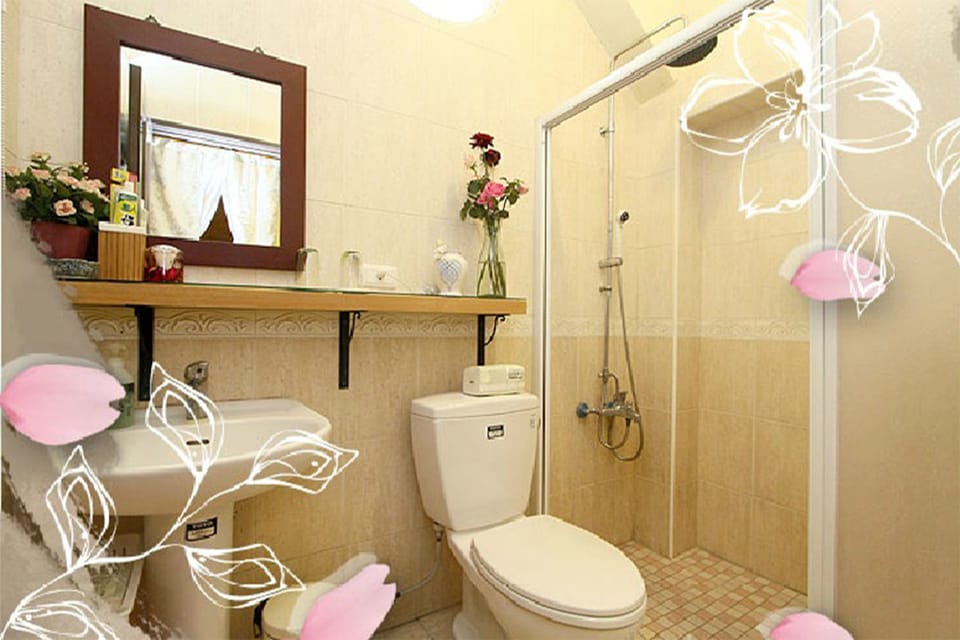 Signature Loft, 2 Bedrooms, Non Smoking, Patio | Bathroom | Deep soaking tub, rainfall showerhead, hair dryer, slippers