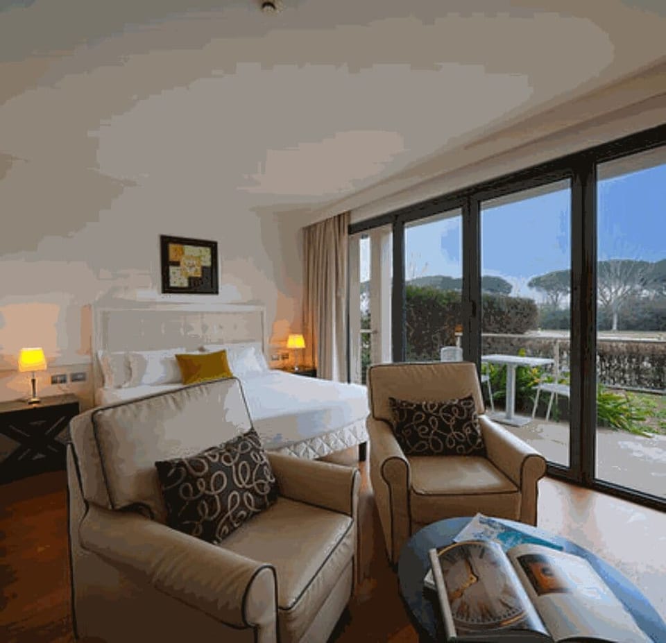 Family Room | Minibar, in-room safe, soundproofing, free WiFi