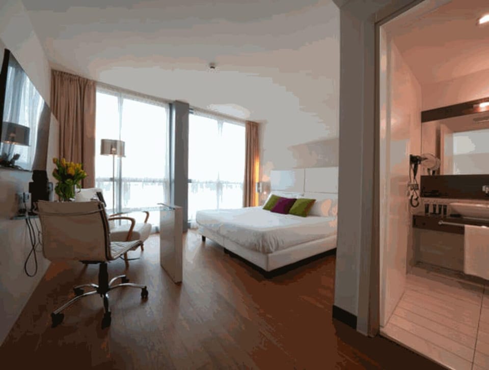 Premium Room | Minibar, in-room safe, soundproofing, WiFi (free)