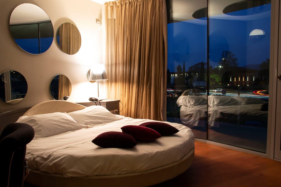 Minibar, in-room safe, soundproofing, free WiFi