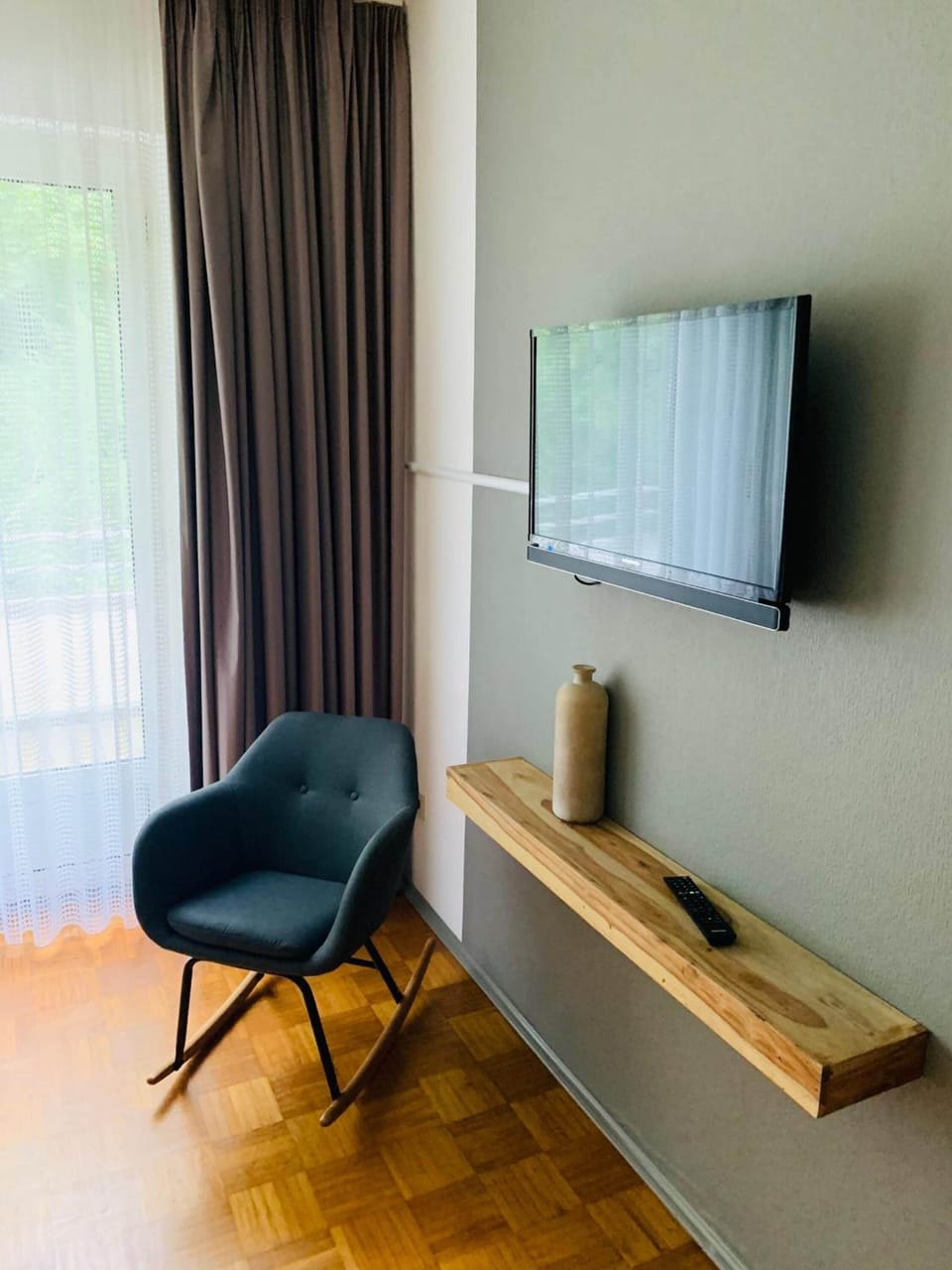 Desk, blackout drapes, free WiFi, bed sheets