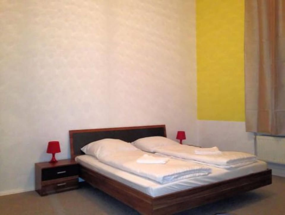 Double Room, Shared Bathroom | Iron/ironing board, free WiFi, bed sheets