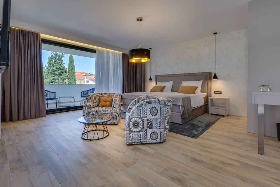 Superior King Room | 1 bedroom, Frette Italian sheets, premium bedding, minibar