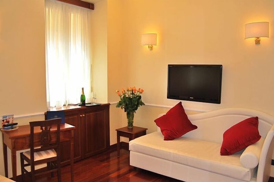 Triple Room | Soundproofing, free WiFi