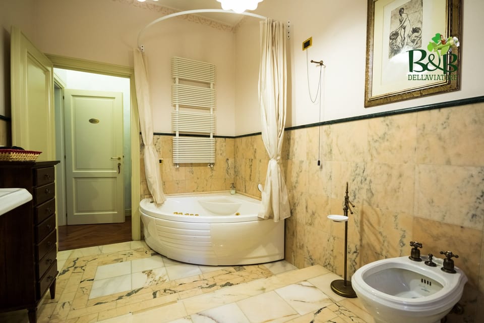 Exclusive Room | Bathroom | Free toiletries, bathrobes, bidet, towels