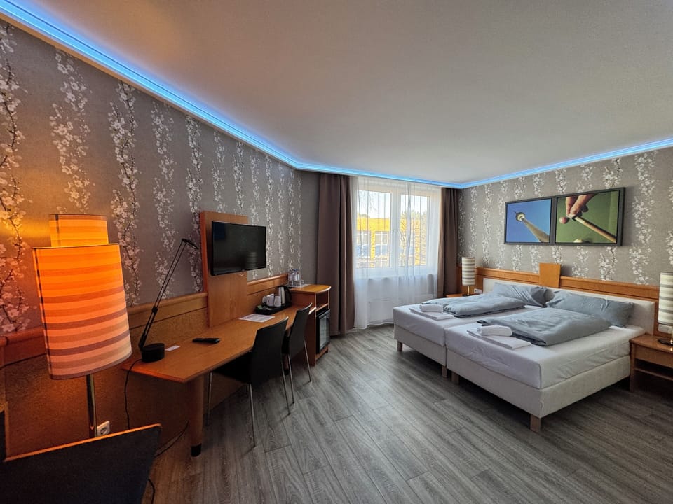 Comfort Double or Twin Room | Desk, free cribs/infant beds, rollaway beds, free WiFi