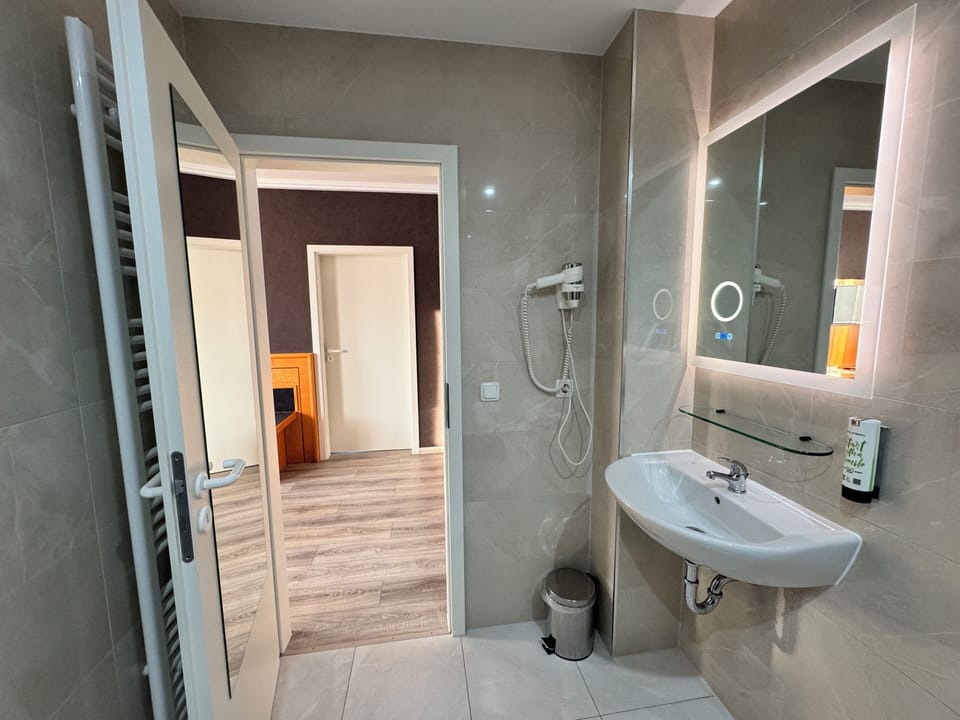 Shower, hair dryer, towels, shampoo