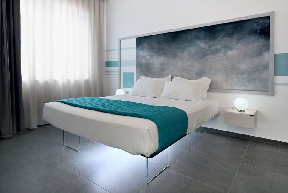 Executive Suite (Cielo 6) | 1 bedroom, minibar, in-room safe, desk