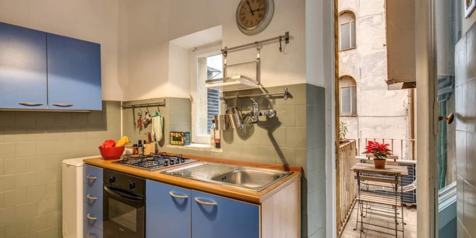 Apartment, 3 Bedrooms, Non Smoking | Private kitchen | Full-size fridge, oven, stovetop, espresso maker
