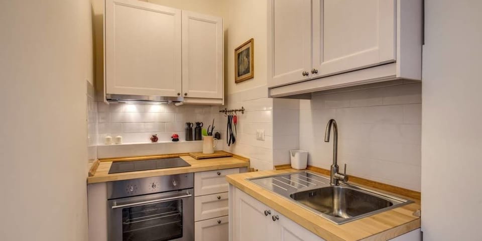 Apartment, 1 Bedroom | Private kitchenette | Fridge, oven, stovetop, cookware/dishes/utensils