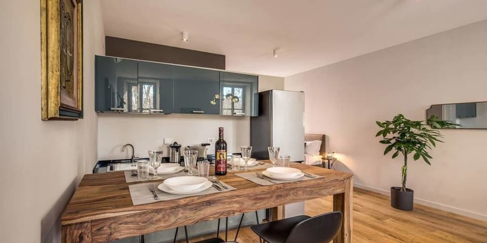 Studio | In-room dining
