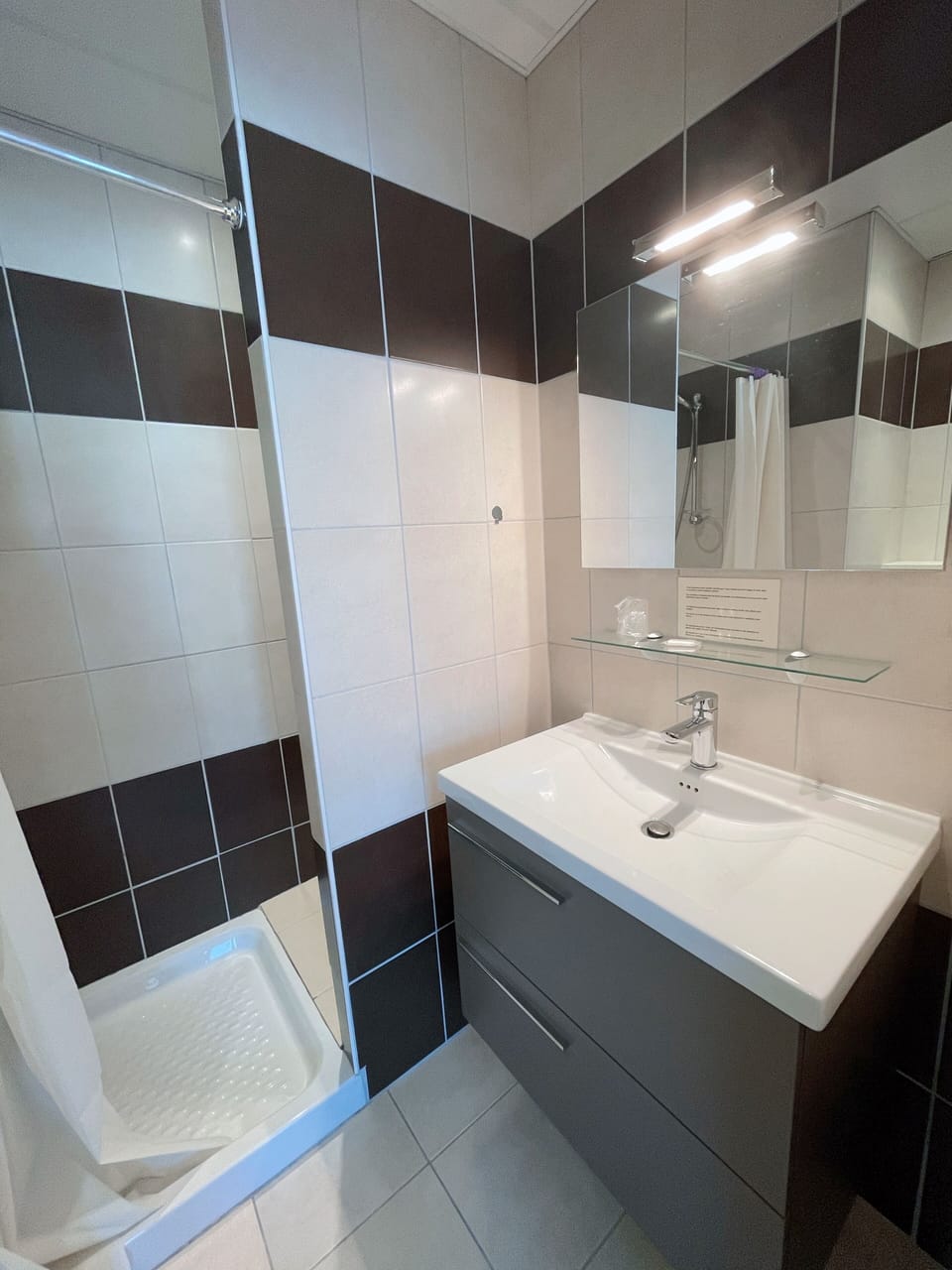 Shower, towels