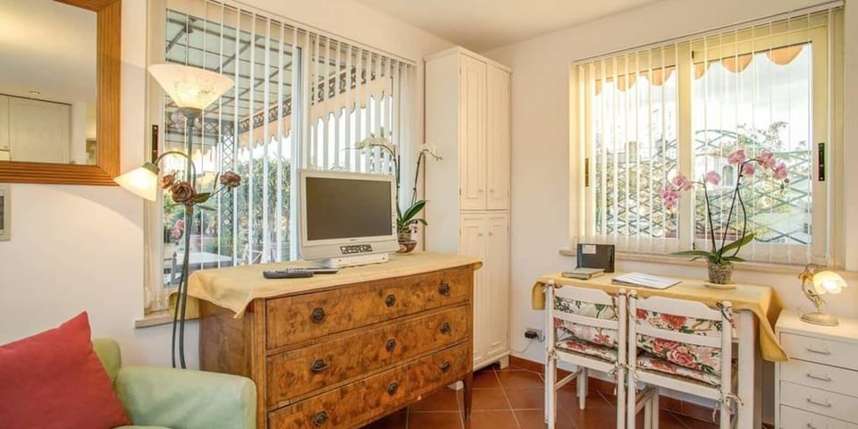 Panoramic Apartment, 1 Bedroom, Terrace | 1 bedroom, individually decorated, individually furnished, desk