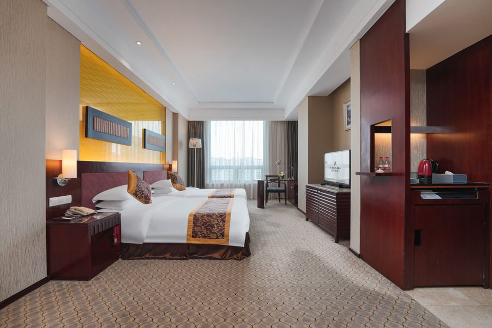 Executive Twin Room | Memory foam beds, minibar, in-room safe, desk