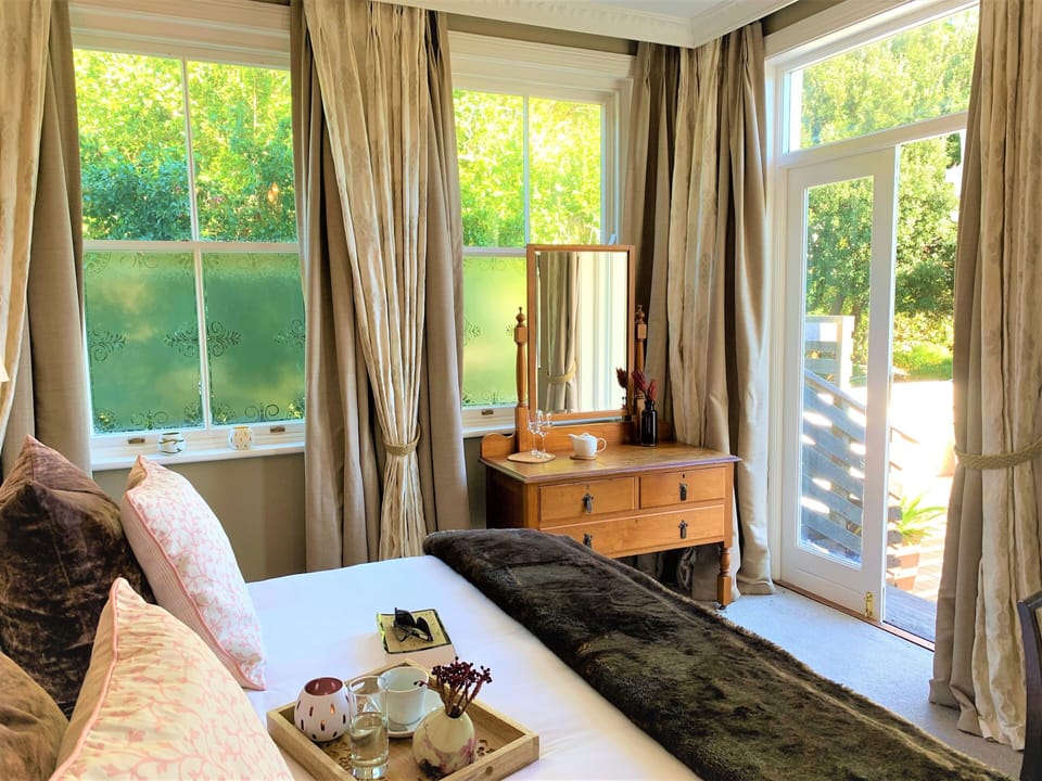Luxury Double Room | Egyptian cotton sheets, hypo-allergenic bedding, down comforters