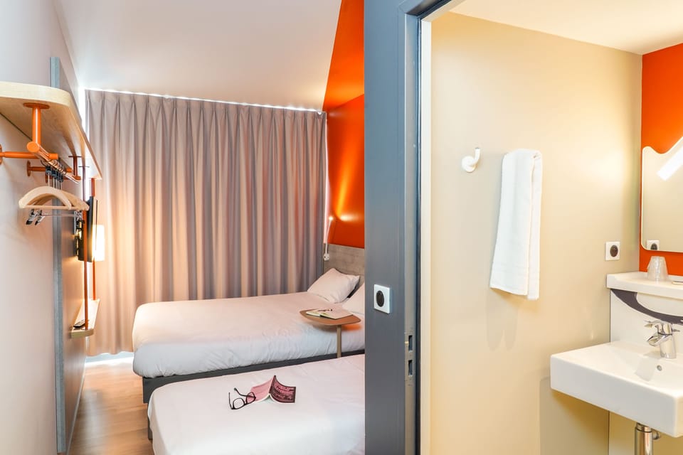 Triple Room, 3 Twin Beds | Desk, soundproofing, free WiFi, bed sheets