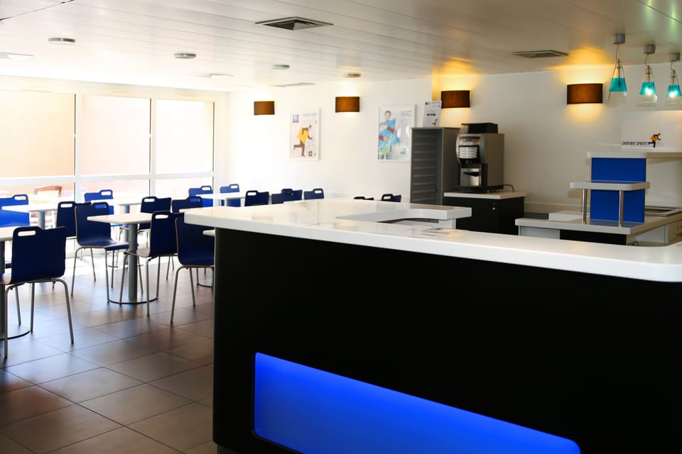 Daily buffet breakfast (EUR 8.90 per person)