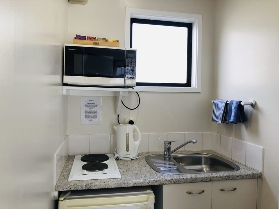 Fridge, coffee/tea maker, electric kettle, cookware/dishes/utensils