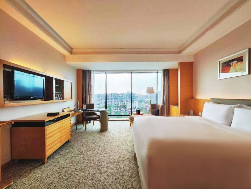 千禧套房  | Premium bedding, down comforters, memory foam beds, minibar