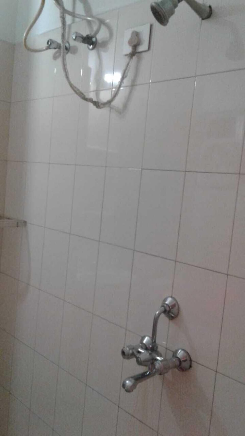 Shower, free toiletries