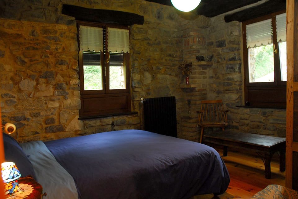 Twin Room, 2 Twin Beds, Non Smoking, Private Bathroom (Azul) | Free cribs/infant beds, free WiFi, bed sheets