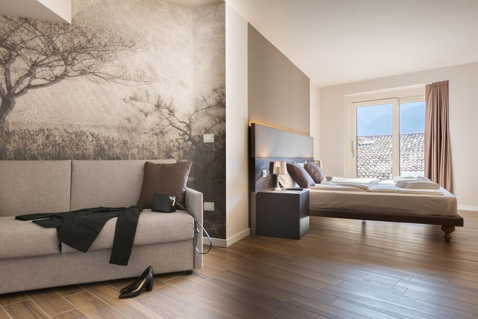 Junior Suite | Down comforters, in-room safe, soundproofing, cribs/infant beds