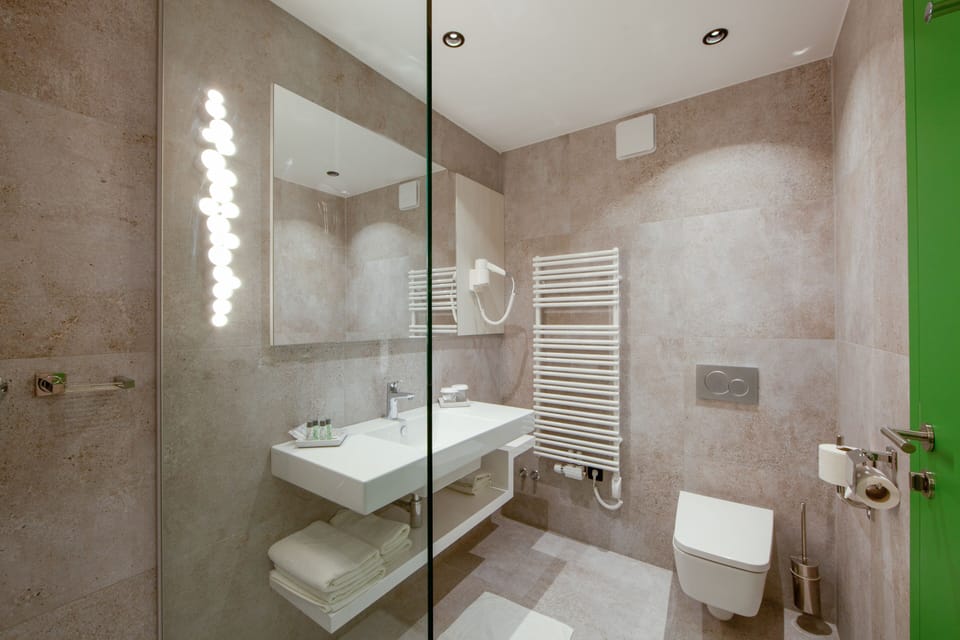 Superior Double or Twin Room, Balcony | Bathroom shower