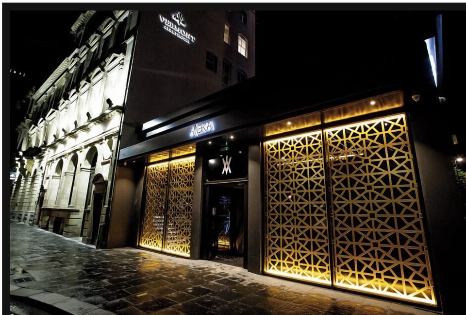 Hypo-allergenic bedding, minibar, in-room safe, desk