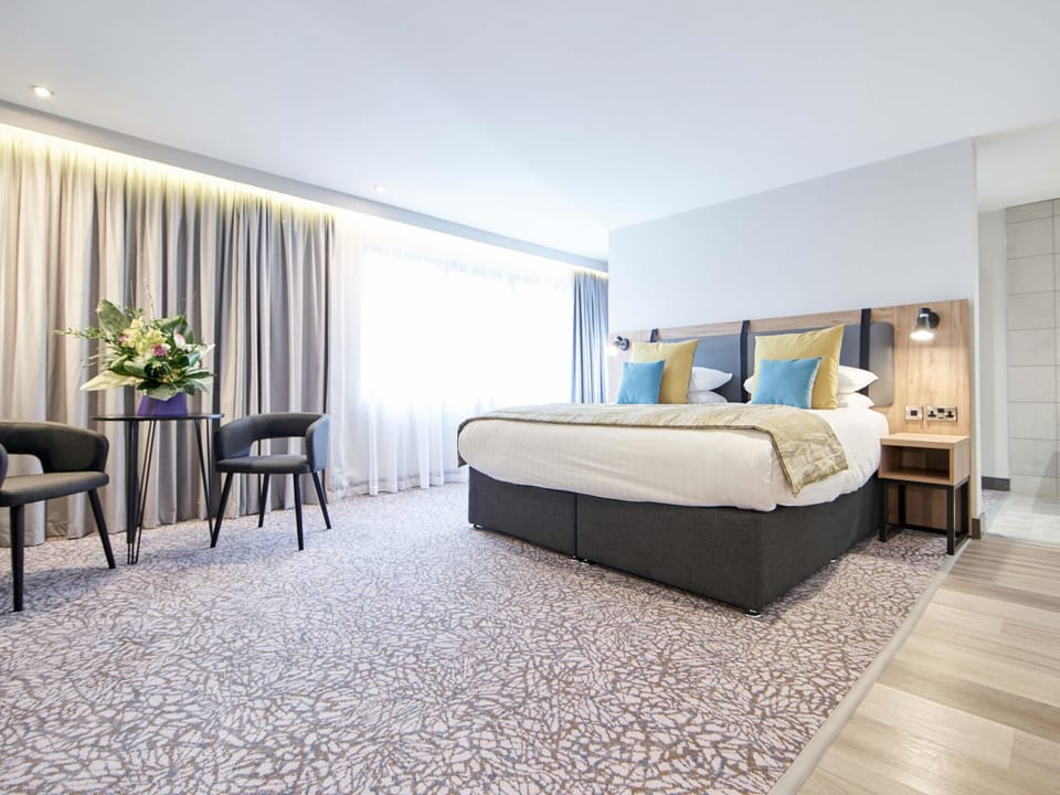 Privilege, Room | In-room safe, desk, soundproofing, iron/ironing board