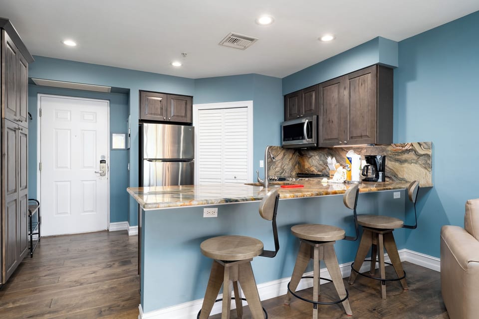Elite Condo | Private kitchen | Full-size fridge, microwave, stovetop, dishwasher