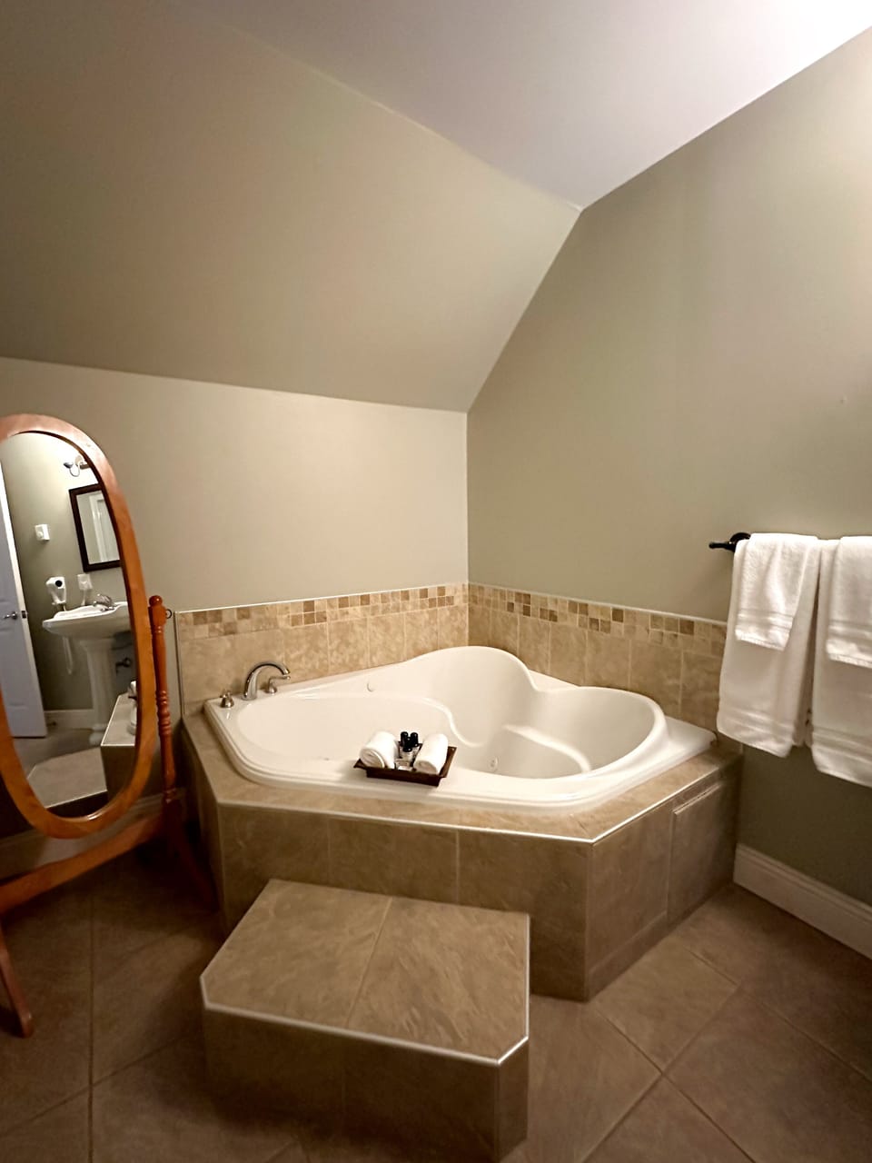 Room 8 Deluxe Queen | Bathroom | Eco-friendly toiletries, hair dryer, towels, soap