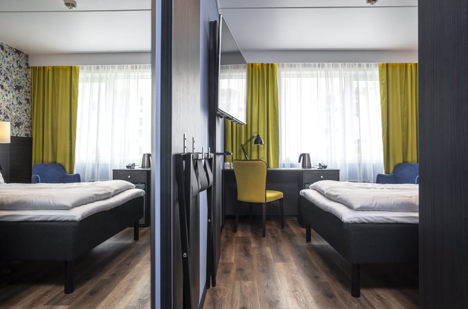 Premium bedding, pillowtop beds, minibar, desk
